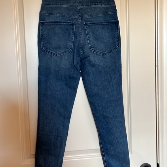 Express Denim Perfect, supper high rise, cute button detail, NEW with tags - Picture 2 of 2